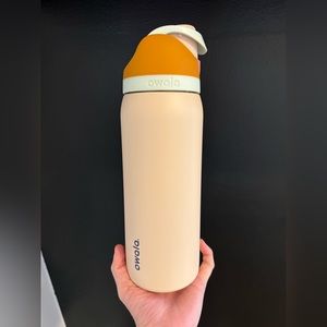 Owala 32 oz. FreeSip Stainless Steel Water Bottle